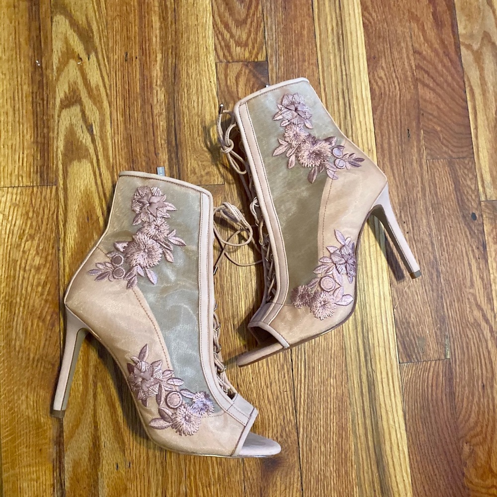 Gianni Bini pale pink heels